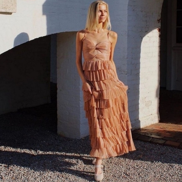 grace metallic plisse sweetheart neck cut out tiered dress If you haven't heardthis Cut-Out from Gianni Bini is a prom dress must-have! @dillardsccatflorida . . . . #giannibini #promdress #trending #formalgown #fashionfoward #promnight #promootd # this dress features Make everyone stop and stare
